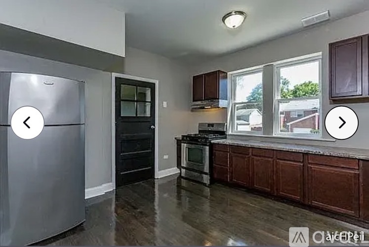 7961 South Essex Avenue 3 Beds Apartment for Rent - Photo gallery 4