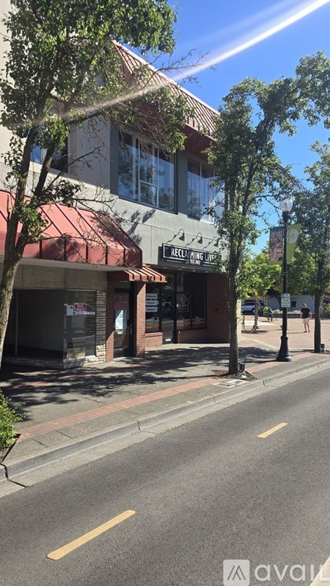 216 E Main St 3 Beds Apartment for Rent