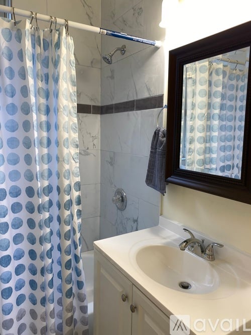 7442 South Langley Avenue 3 Beds Apartment for Rent - Photo gallery 3