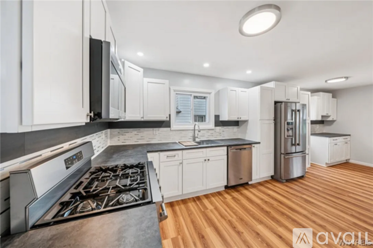 1468 Elm Street 3 Beds Single Family Home for Rent - Photo gallery 3