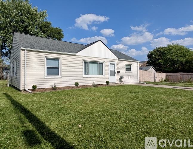 26234 Woodmont St 3 Beds Single Family Home for Rent - Photo gallery 2