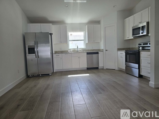 6135 7th Pl 3 Beds Single Family Home for Rent - Photo gallery 3