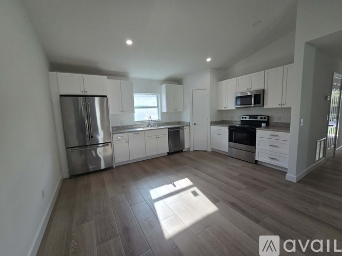 6125 7th Pl 3 Beds Single Family Home for Rent - Photo gallery 3