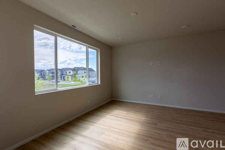 24513 E Feather Ct 3 Beds Single Family Home for Rent - Photo gallery 5