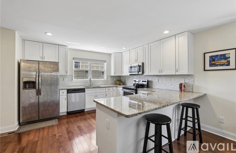 744 Garibaldi Street Southwest 3 Beds Single Family Home for Rent - Photo gallery 5