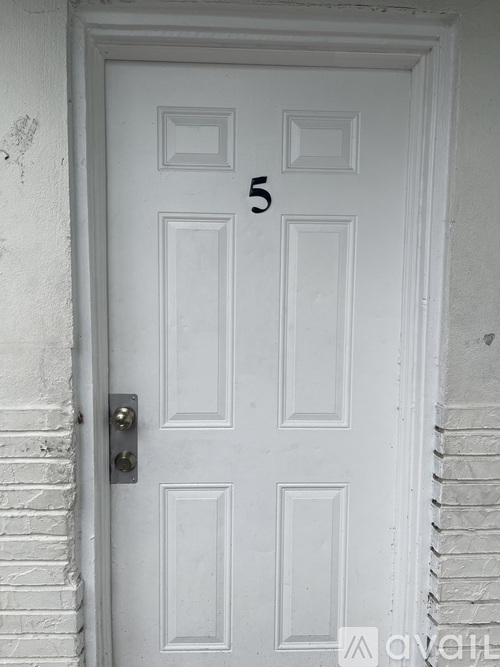 911 West Waters Avenue Studio Apartment for Rent - Photo gallery 2