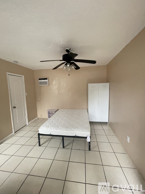 911 West Waters Avenue Studio Apartment for Rent - Photo gallery 3