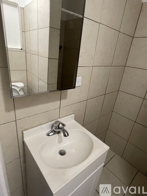 911 West Waters Avenue Studio Apartment for Rent - Photo gallery 4