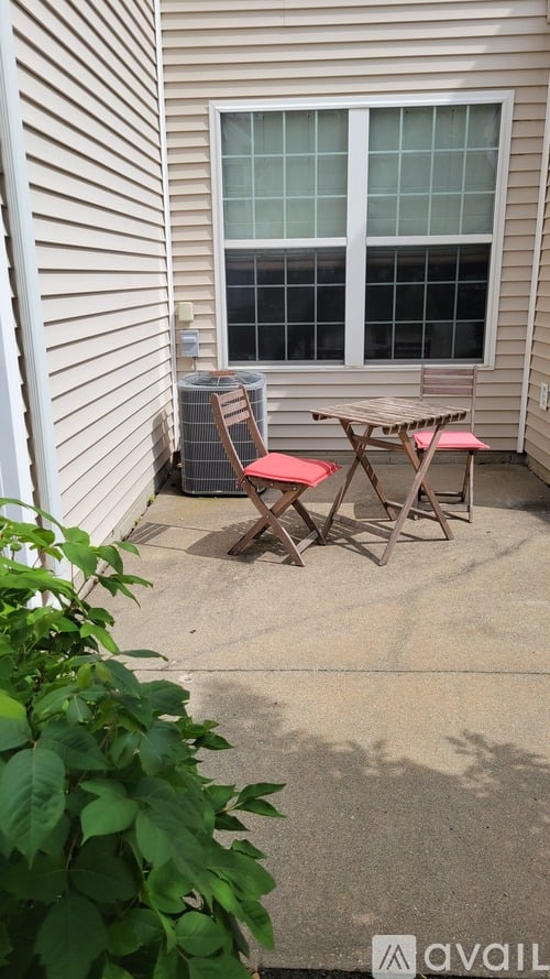 1003 Northeast Greenview Drive 2 Beds Townhouse for Rent - Photo gallery 2