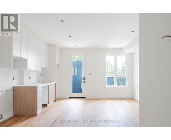 #4 - 7 EARNSCLIFFE ROAD Studio Home, Multifamily for Rent - Photo gallery 3