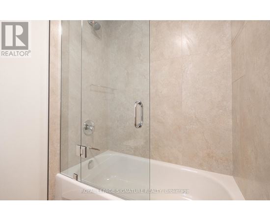 #4 - 7 EARNSCLIFFE ROAD Studio Home, Multifamily for Rent - Photo gallery 4