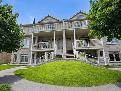175 Rue De La Fabrique, #2 2 Beds Apartment for Rent