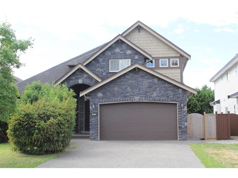 Upper Two Level 19670 71A AVENUE 5 Beds Apartment for Rent