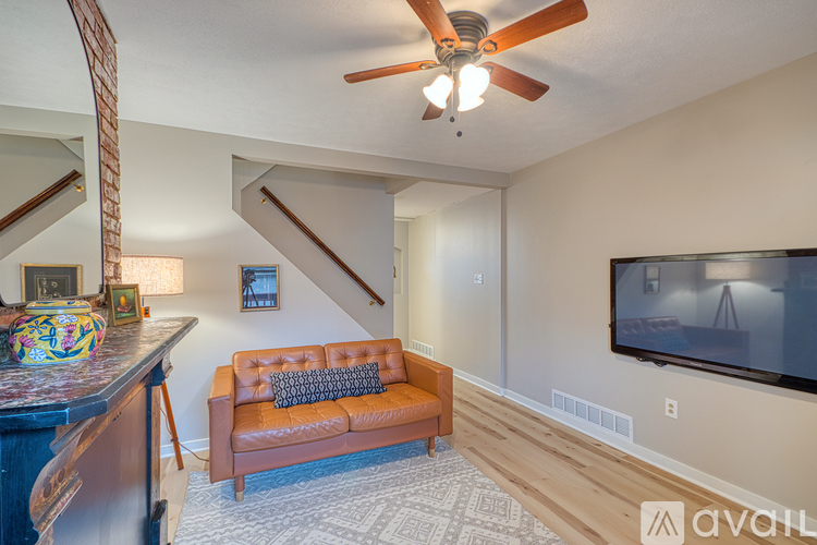 350 Lamont Place 2 Beds Townhouse for Rent - Photo gallery 3