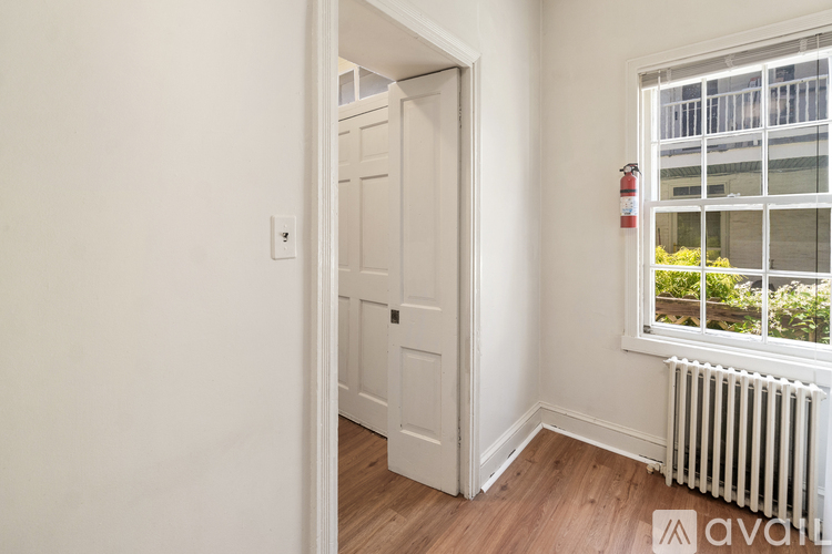 206 E 3rd St 2 Beds Apartment for Rent - Photo gallery 3