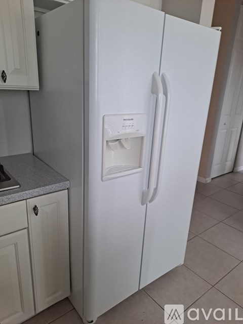 637 Tangelo Circle Southwest 4 Beds Apartment for Rent