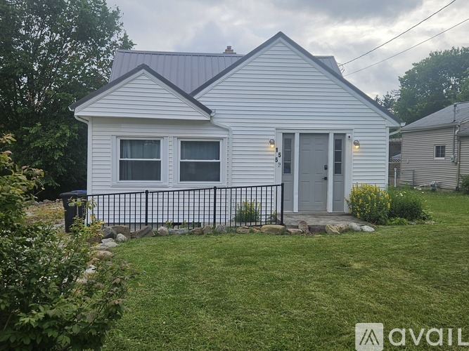 1552 Jefferson Ave 2 Beds Single Family Home for Rent - Photo gallery 1