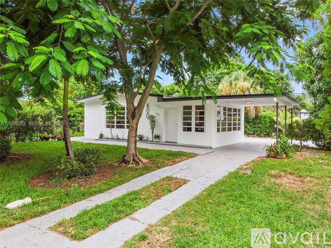 600 NE 44th St 3 Beds Single Family Home for Rent - Photo gallery 1