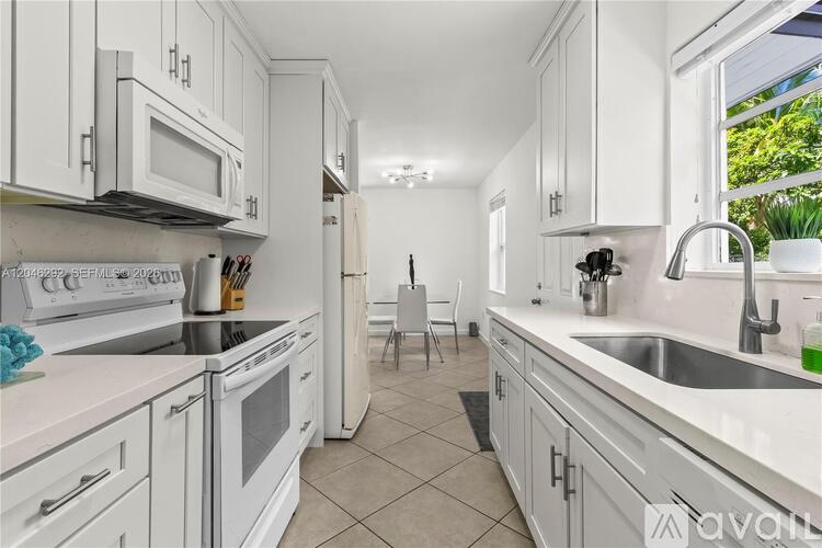 600 NE 44th St 3 Beds Single Family Home for Rent - Photo gallery 3
