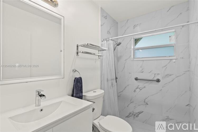 600 NE 44th St 3 Beds Single Family Home for Rent - Photo gallery 4