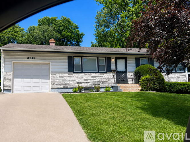 3812 South Main Street 3 Beds Single Family Home for Rent - Photo gallery 1