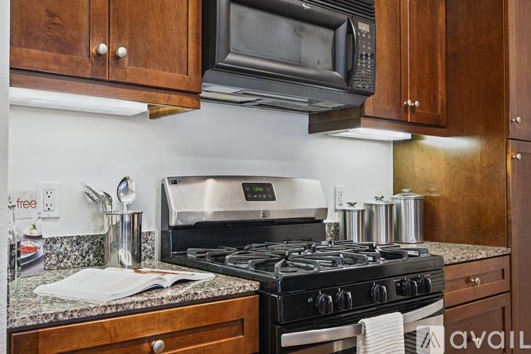 Scholarship 2 Beds Condo for Rent - Photo gallery 3
