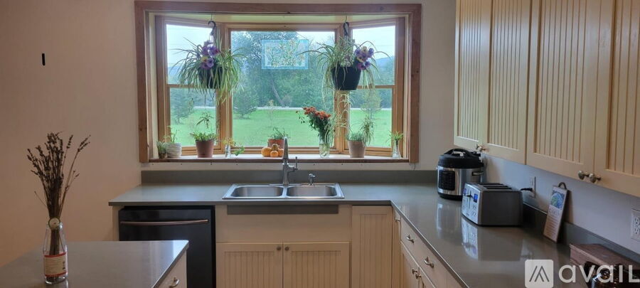 55 Lawrence Road 2 Beds Single Family Home for Rent - Photo gallery 5