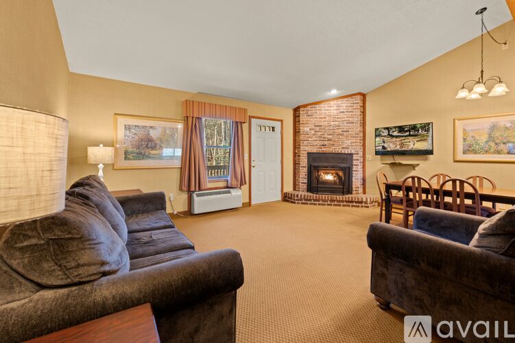 1010A Westwoods Drive 2 Beds Apartment for Rent - Photo gallery 1