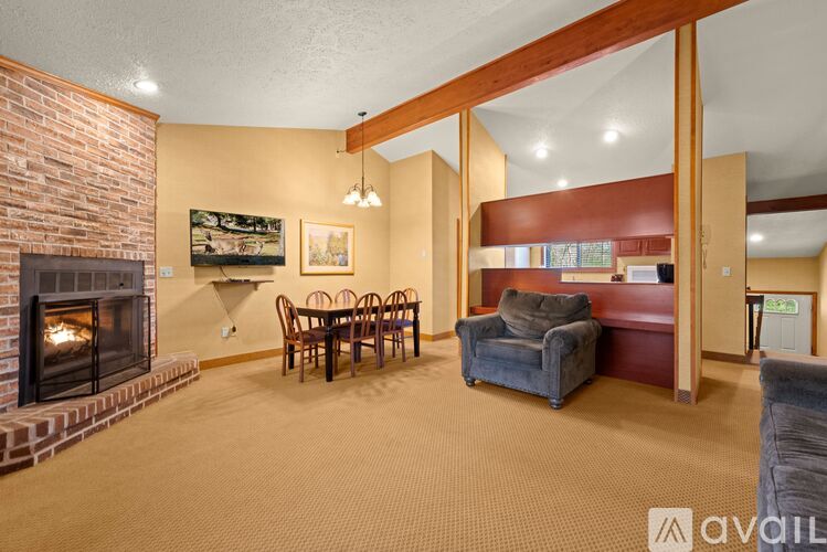 1010A Westwoods Drive 2 Beds Apartment for Rent - Photo gallery 4