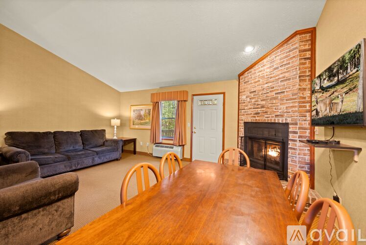 1010A Westwoods Drive 2 Beds Apartment for Rent - Photo gallery 5