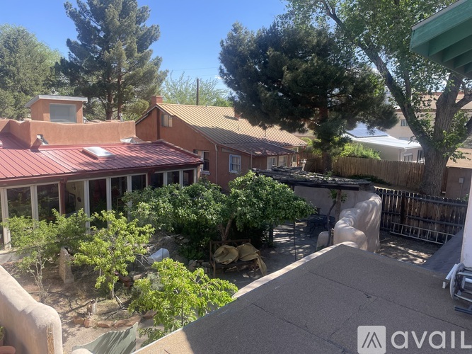 906 1/2 Fruit Avenue Northwest 1 Apartment for Rent - Photo gallery 1