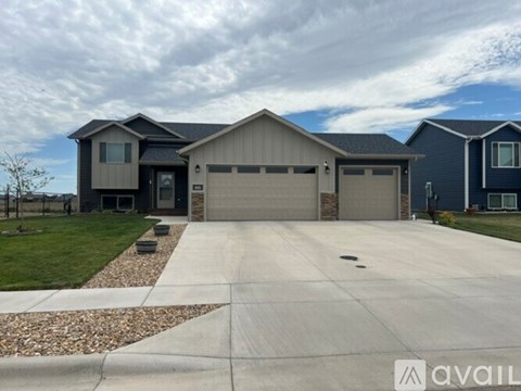 605 Ballista Blvd 4 Beds Apartment for Rent