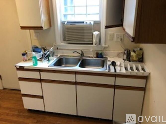 76 College Ave 3 Beds Single Family Home for Rent - Photo gallery 3