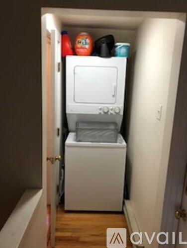 76 College Ave 3 Beds Single Family Home for Rent - Photo gallery 4