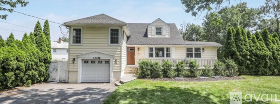 122 Village Circle West 3 Beds Single Family Home for Rent - Photo gallery 1