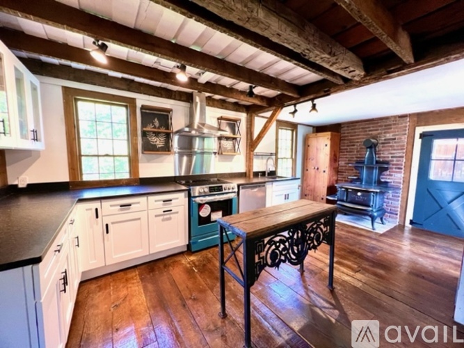 396 Main Street 3 Beds Single Family Home for Rent - Photo gallery 2