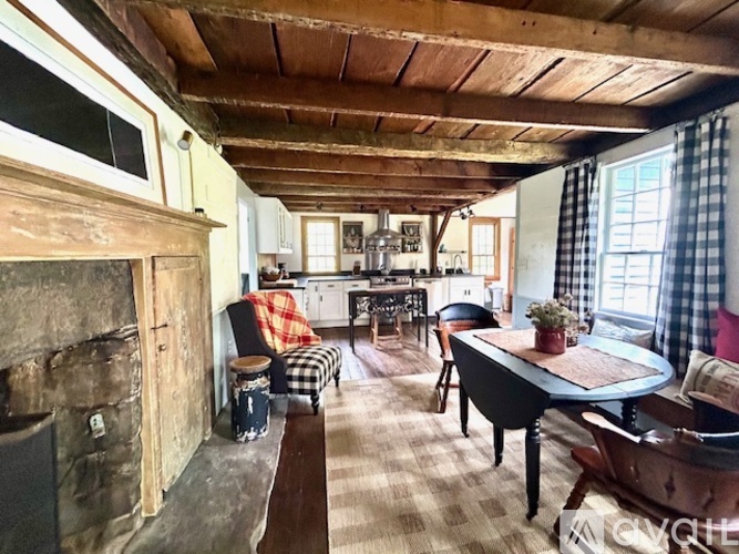 396 Main Street 3 Beds Single Family Home for Rent - Photo gallery 3