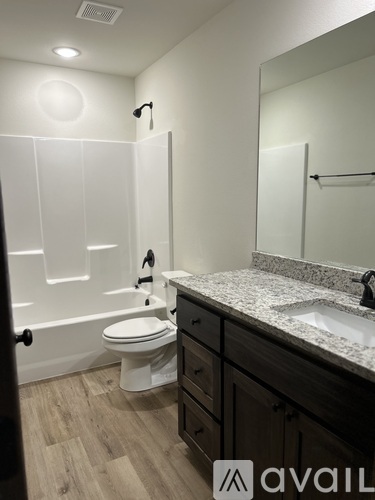 105 Isabella Street 3 Beds Apartment for Rent - Photo gallery 4