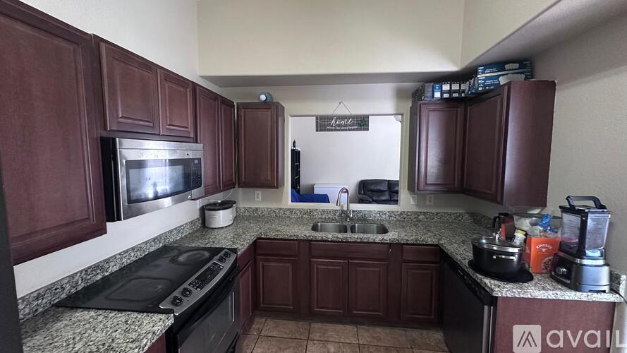 13145 West Desert Lane 3 Beds Single Family Home for Rent - Photo gallery 3