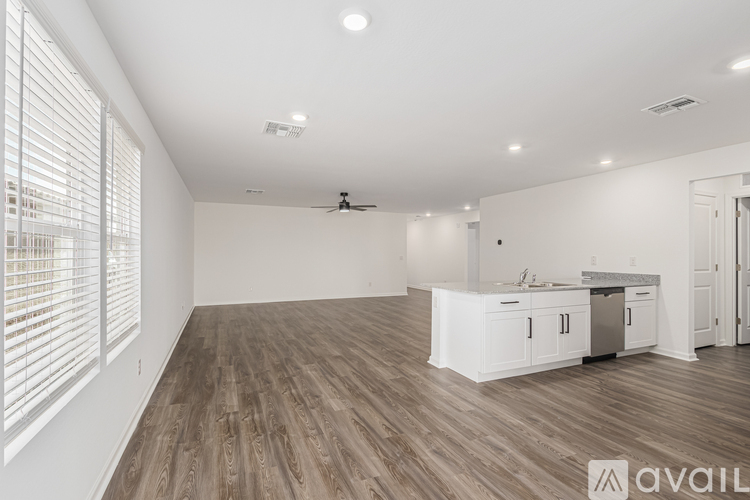 1402 East Peggy Drive 3 Beds Single Family Home for Rent - Photo gallery 3
