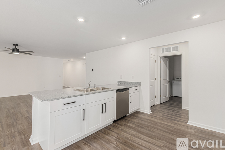 1402 East Peggy Drive 3 Beds Single Family Home for Rent - Photo gallery 4
