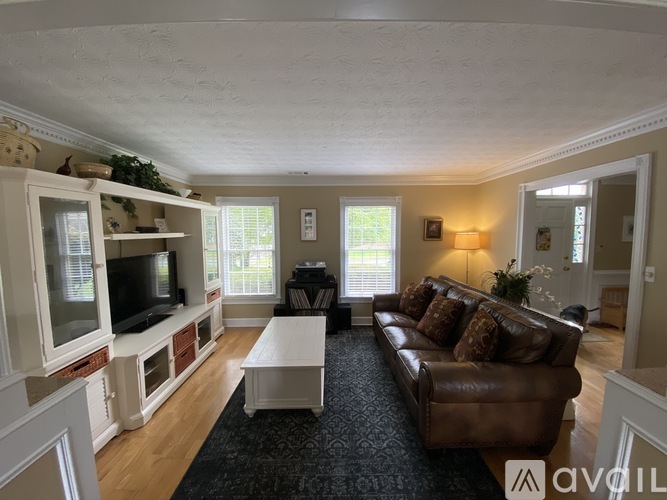1235 Pemshire Court Northeast 4 Beds Single Family Home for Rent - Photo gallery 5