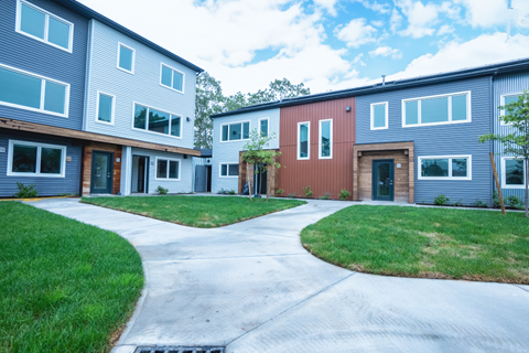 A row of houses with a driveway in the middle.