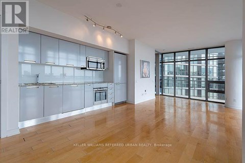 3902 - 33 CHARLES STREET E 3 Beds Apartment for Rent