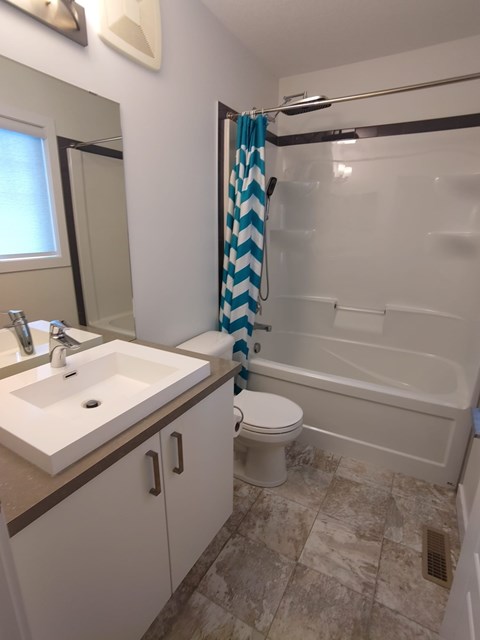 Main, 16631 18 Avenue Southwest 3 Beds Apartment for Rent