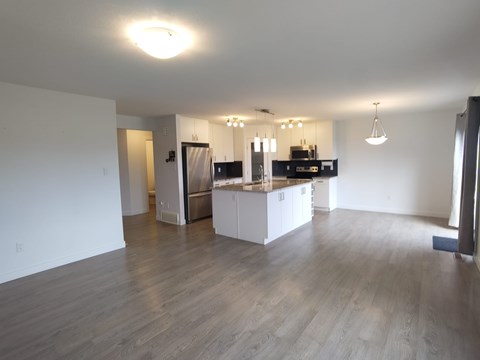 Main, 16631 18 Avenue Southwest 3 Beds Apartment for Rent