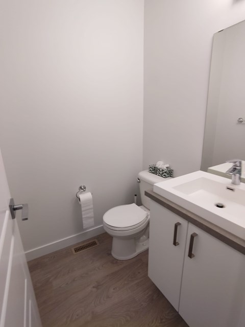 Main, 16631 18 Avenue Southwest 3 Beds Apartment for Rent