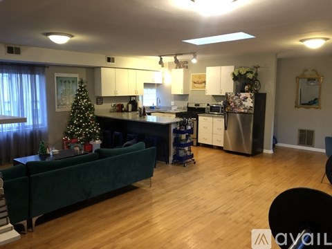 847 N Marshfield Ave 2 Beds Apartment for Rent