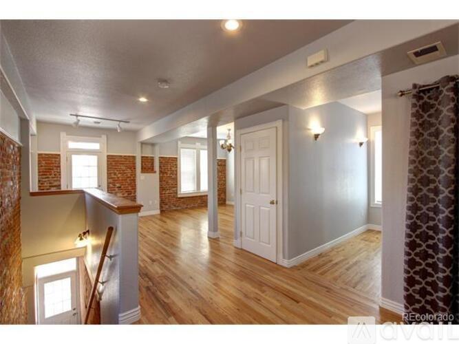 3039 Welton Street 3 Beds Single Family Home for Rent - Photo gallery 2