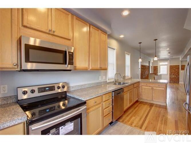 3039 Welton Street 3 Beds Single Family Home for Rent - Photo gallery 4